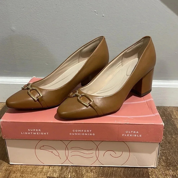 Easy Spirit Tan Brown Carlla Formal Cushion Heels 9W - Picture 1 of 9